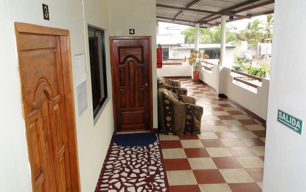 Hostal Arena Negra Puerto Ayora  Exteriör bild