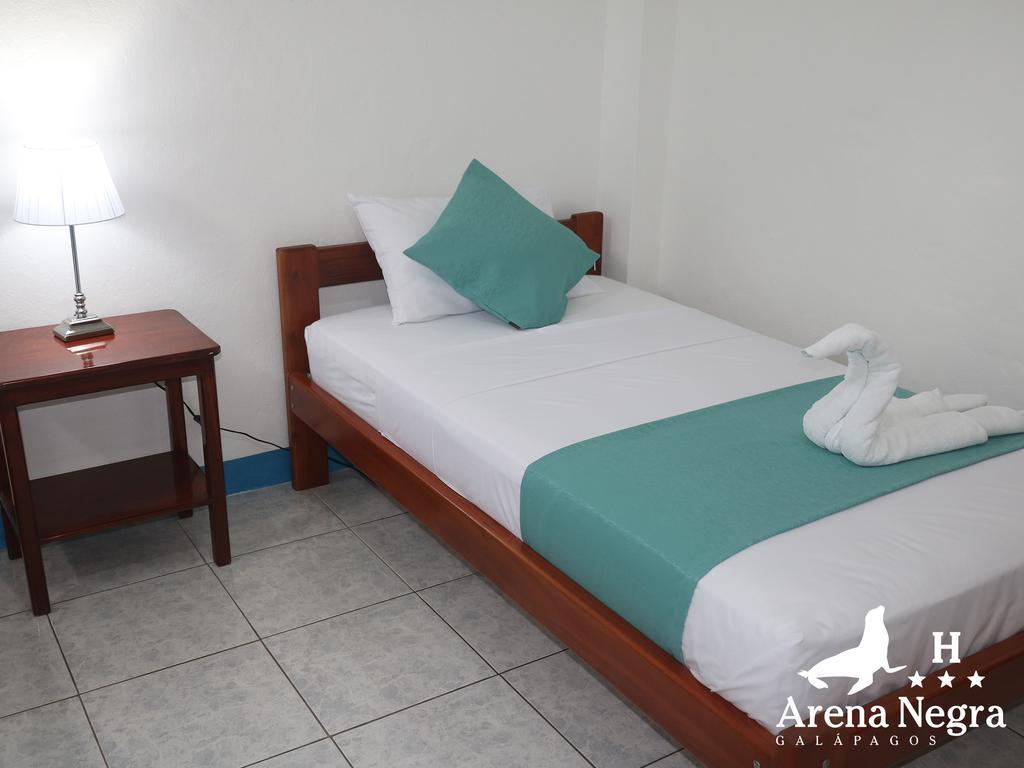 Hostal Arena Negra Puerto Ayora  Exteriör bild