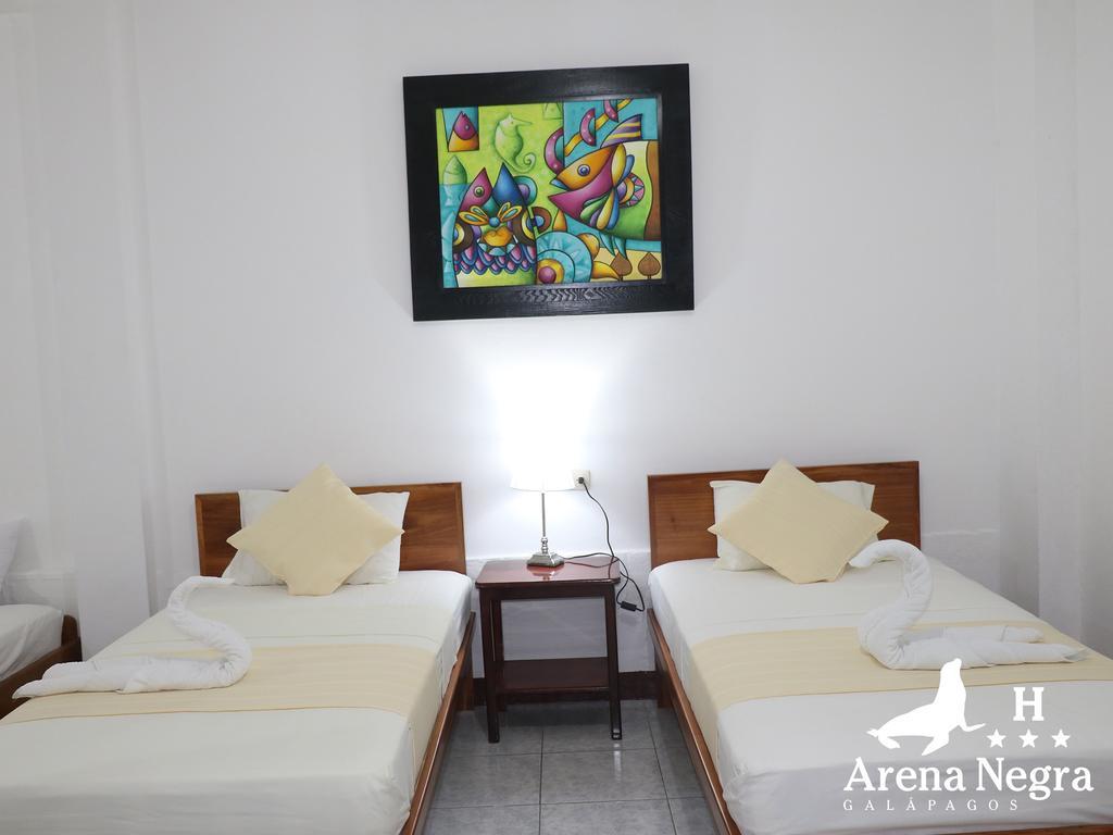 Hostal Arena Negra Puerto Ayora  Exteriör bild