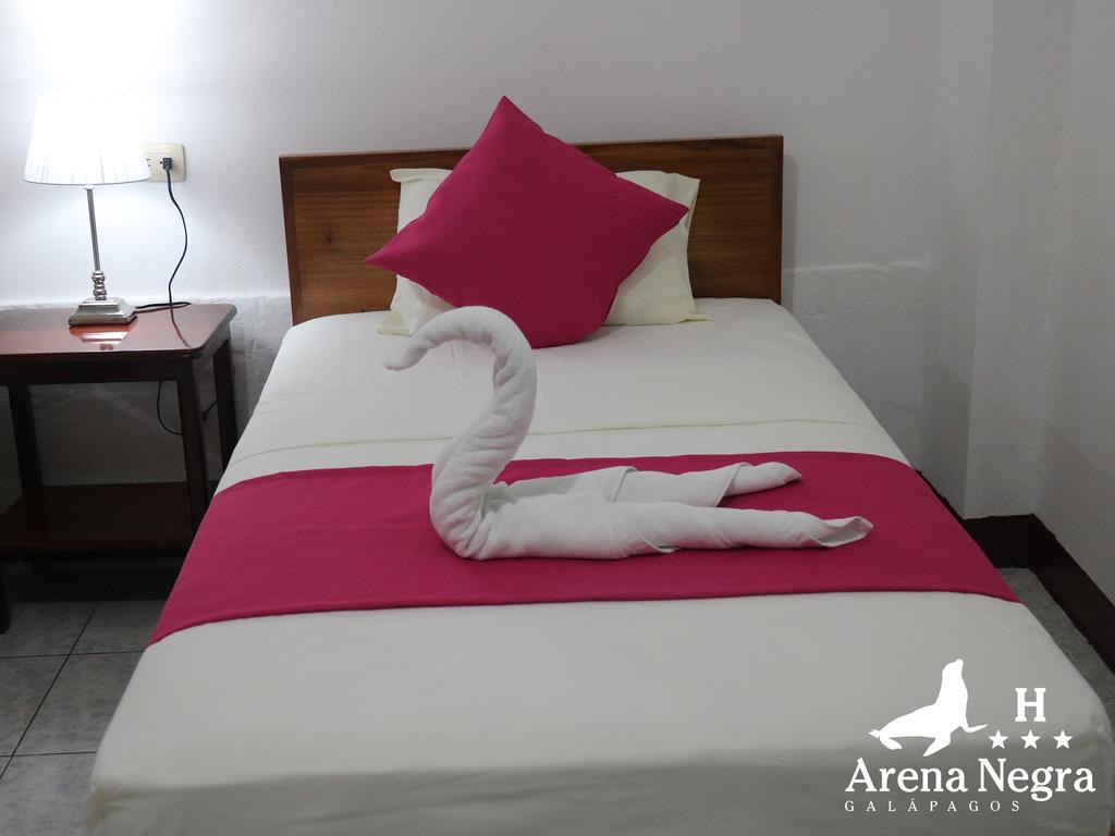 Hostal Arena Negra Puerto Ayora  Exteriör bild