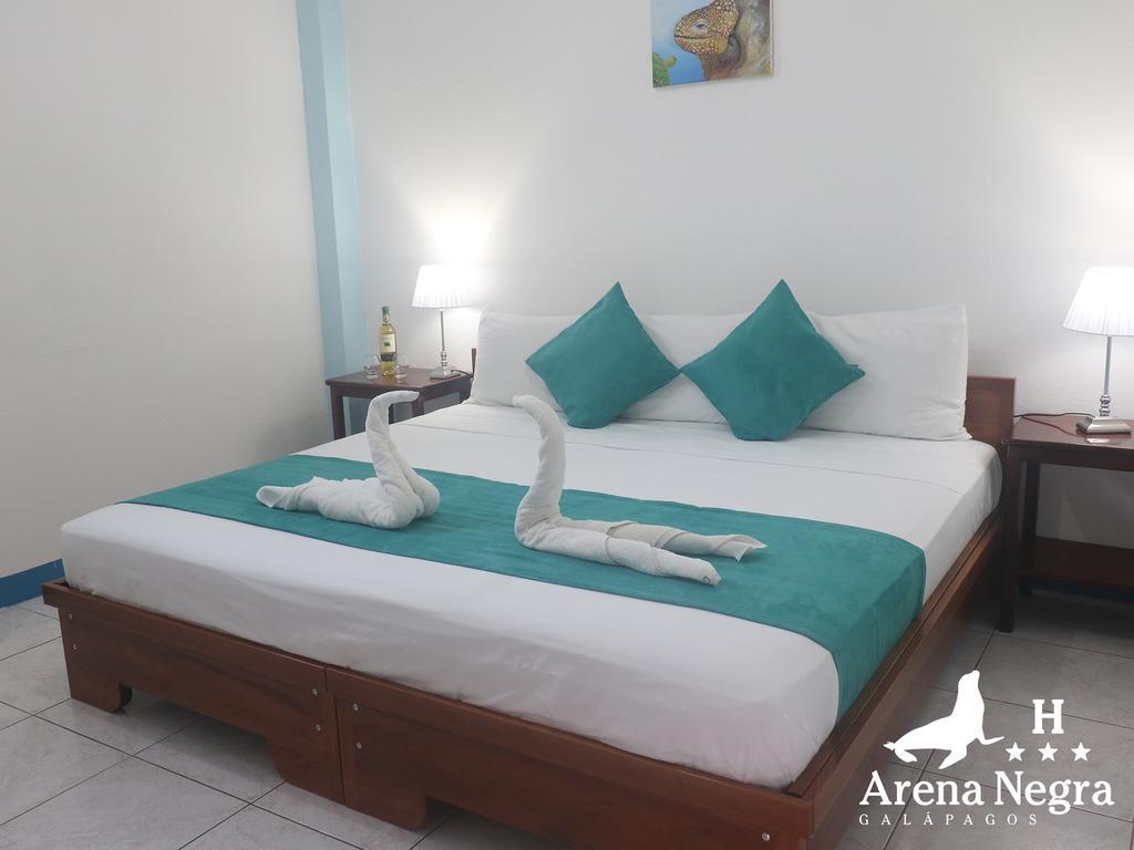 Hostal Arena Negra Puerto Ayora  Exteriör bild