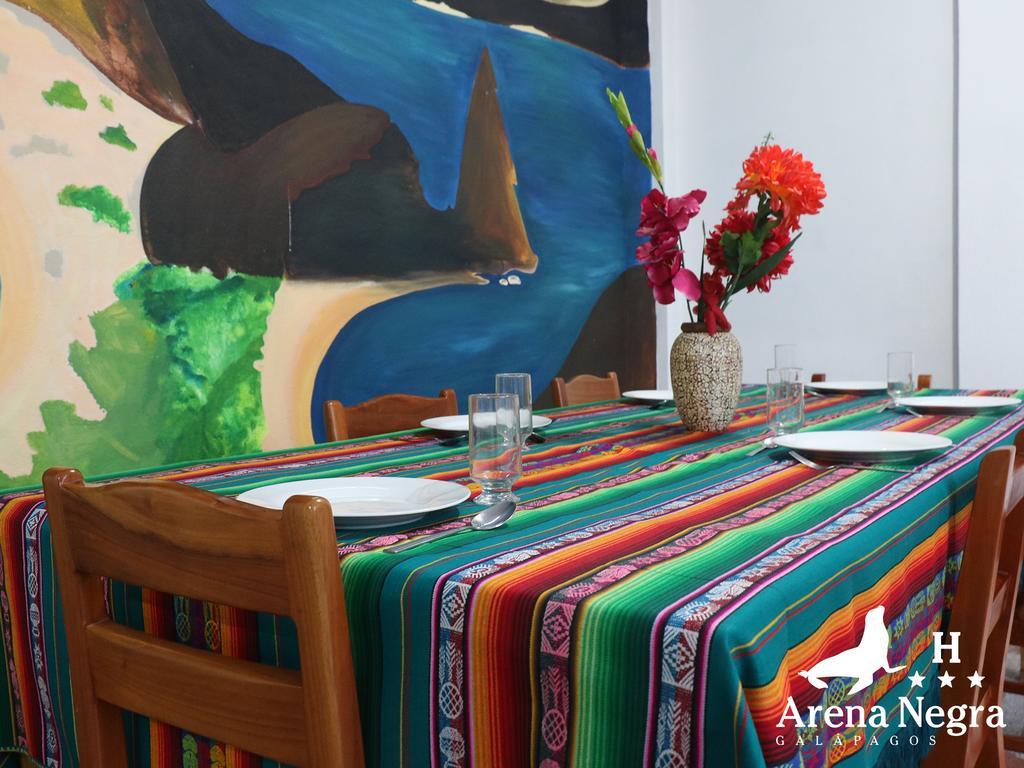 Hostal Arena Negra Puerto Ayora  Exteriör bild