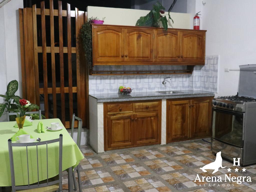 Hostal Arena Negra Puerto Ayora  Exteriör bild