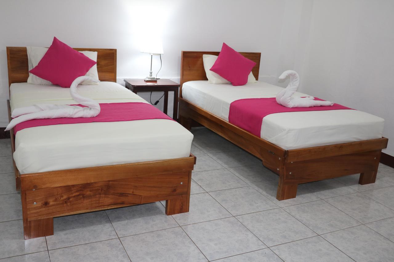 Hostal Arena Negra Puerto Ayora  Exteriör bild