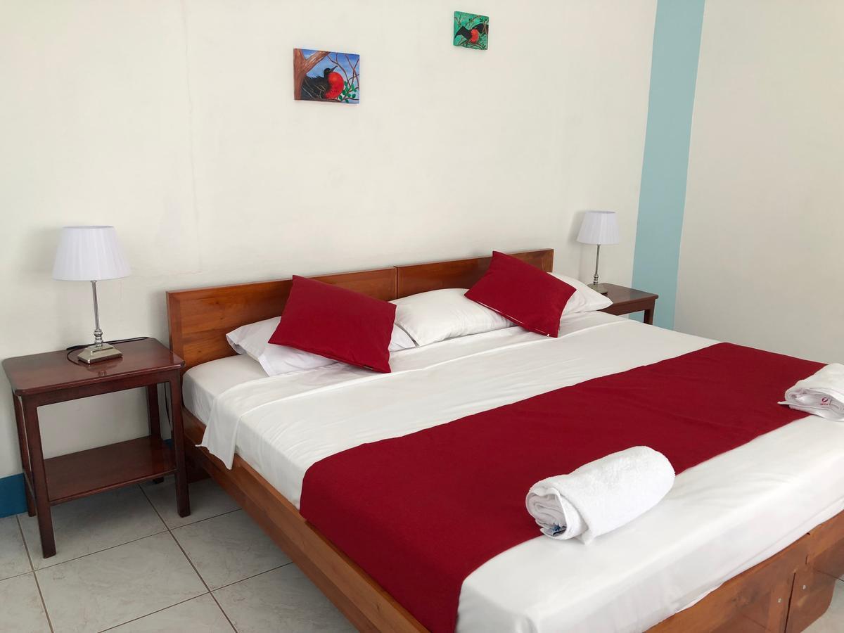 Hostal Arena Negra Puerto Ayora  Exteriör bild
